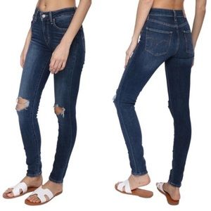 Levi’s 711 Skinny Jeans Distressed Size 28